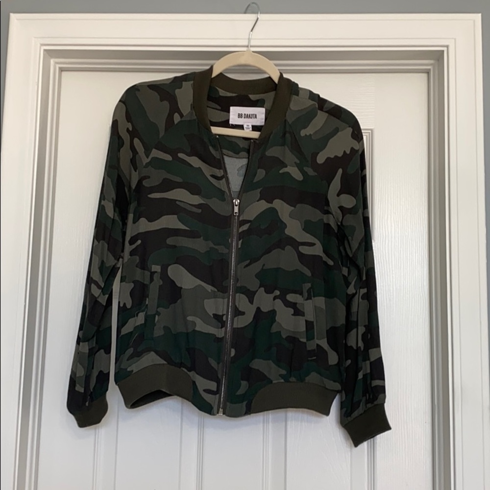 NWOT - BB Dakota camo jacket